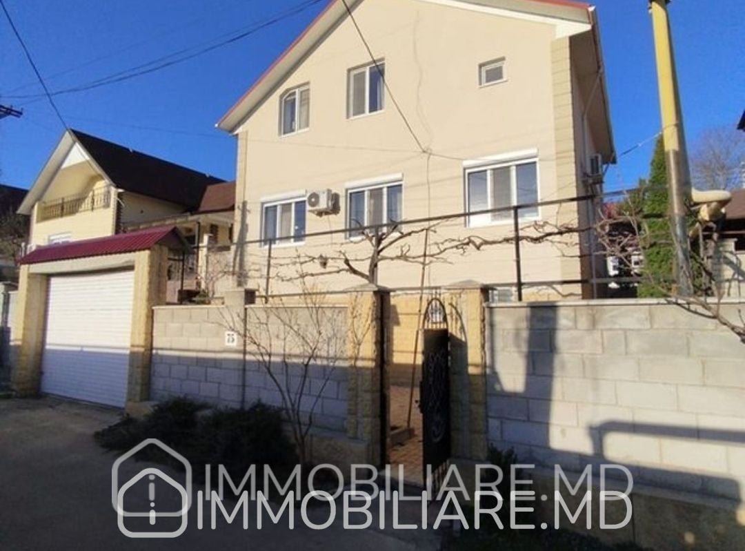 Casă cu 3 niveluri, or. Codru - Photo 1