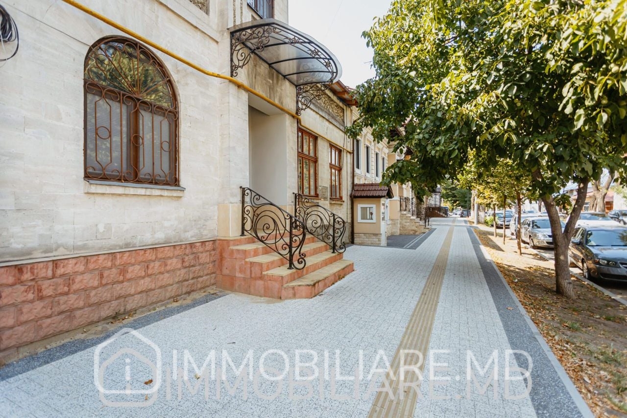 Casă cu 2 niveluri, sect. Centru - Photo 1