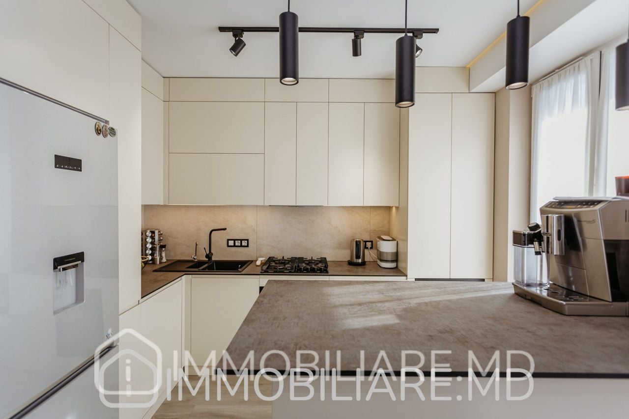 Penthouse cu 3 camere, sect. Centru - Photo 1