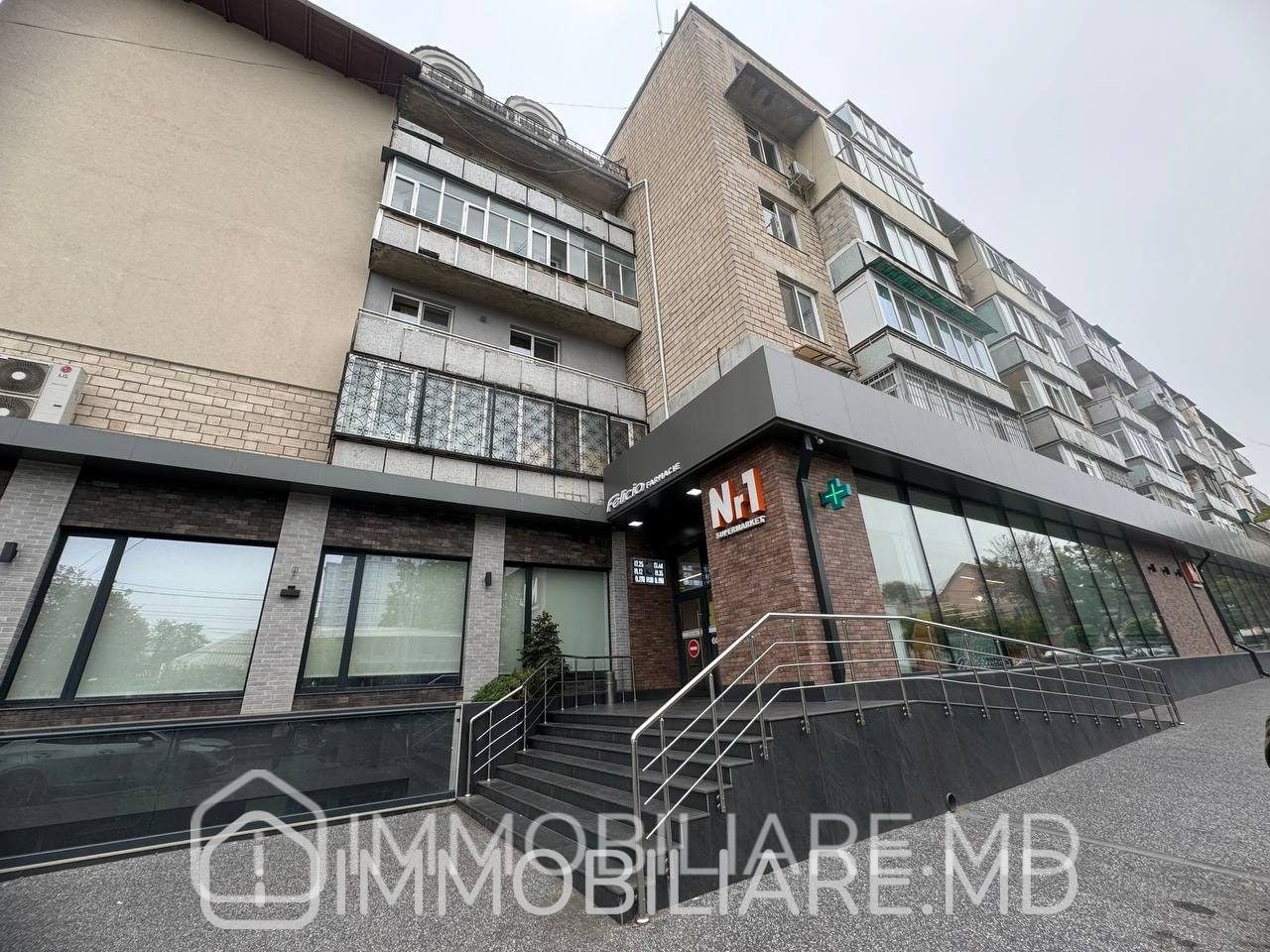 Apartament cu 3 camere, sect. Centru - Photo 1