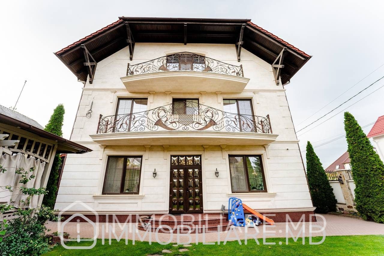 Casă cu 3 niveluri, sect. Centru - Photo 1