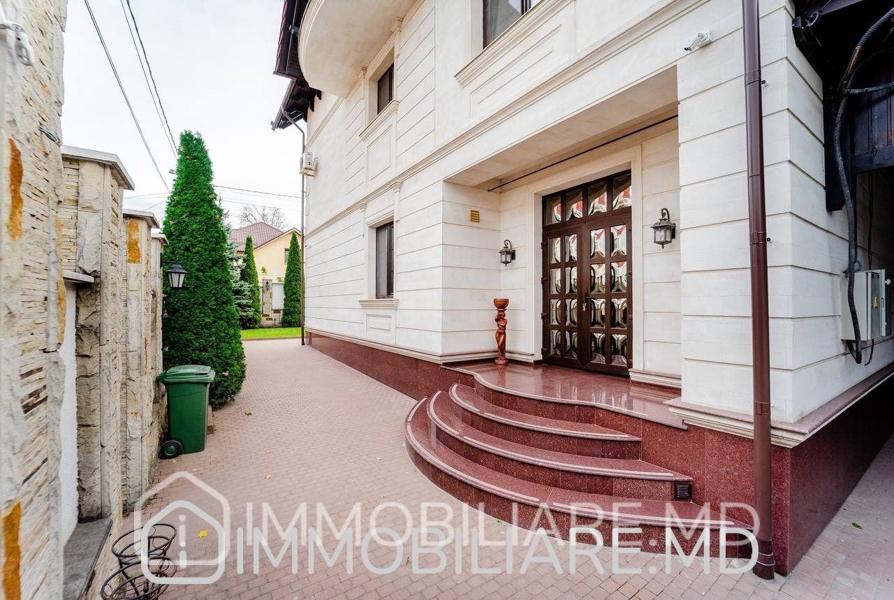 Casă cu 3 niveluri, sect. Centru - Photo 1