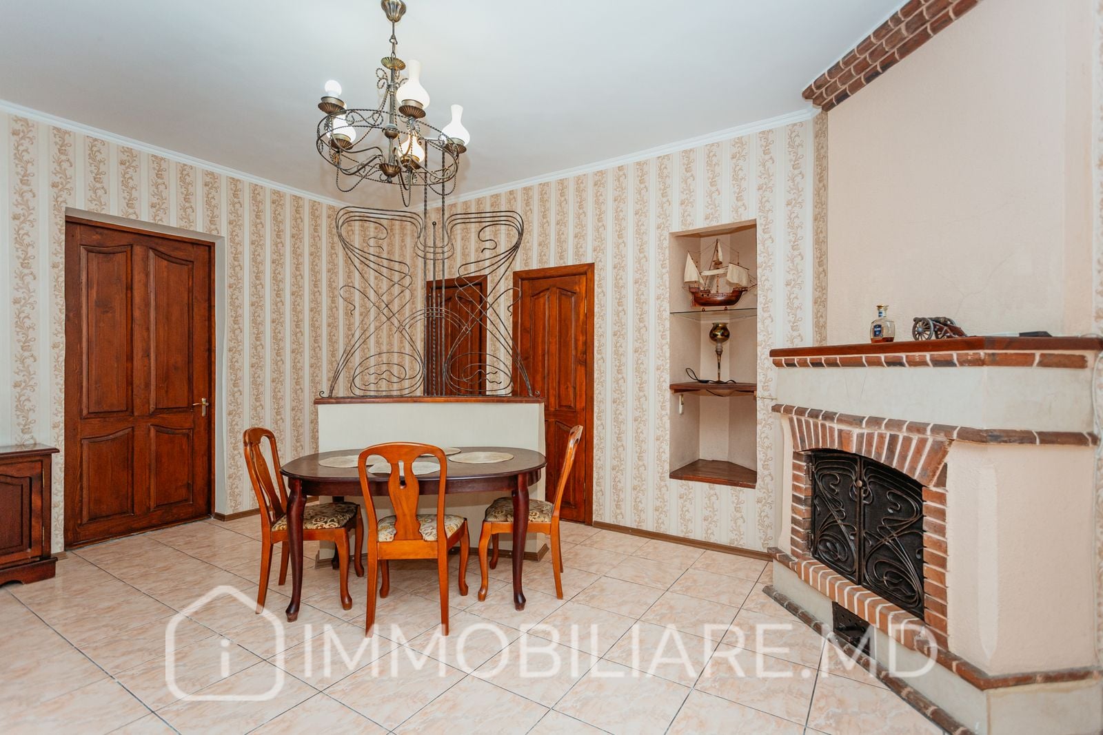 Apartament cu 3 camere, sect. Centru - Photo 1