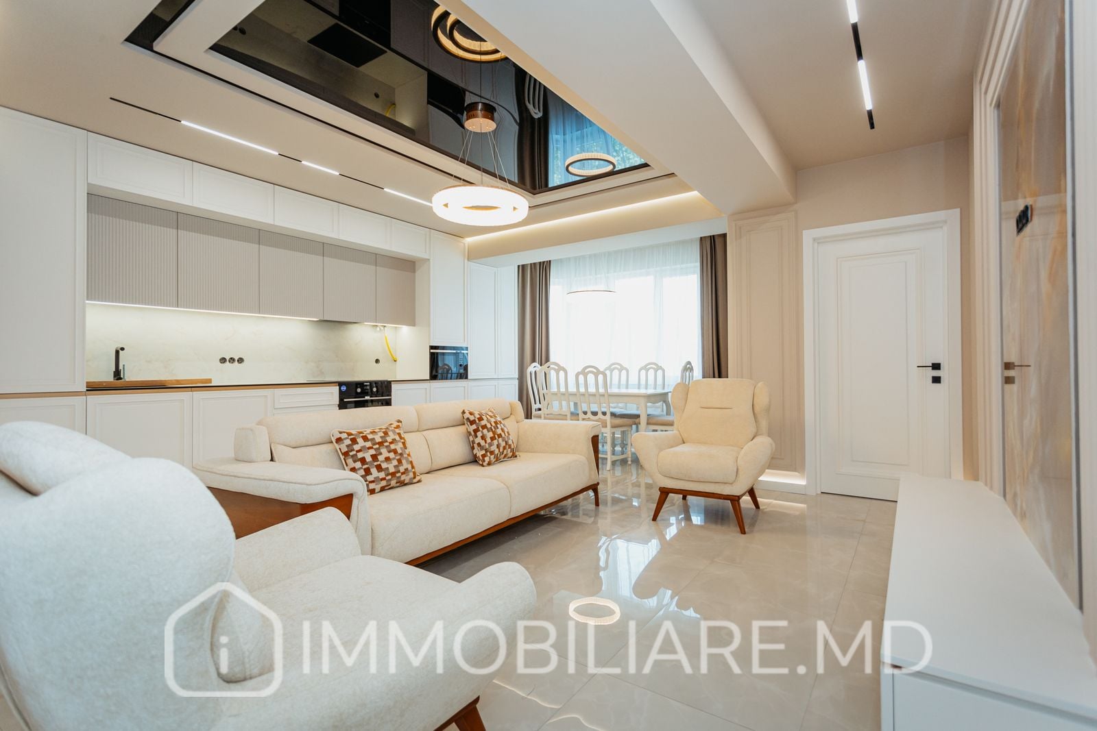 Apartament cu 3 camere, sect. Centru - Photo 1