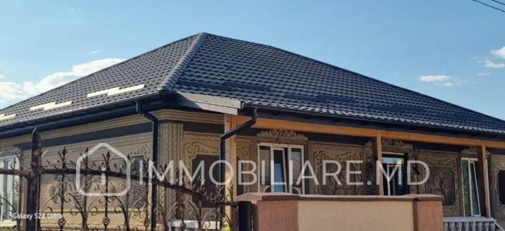 Casă cu 2 niveluri, com. Sângera - Photo 1