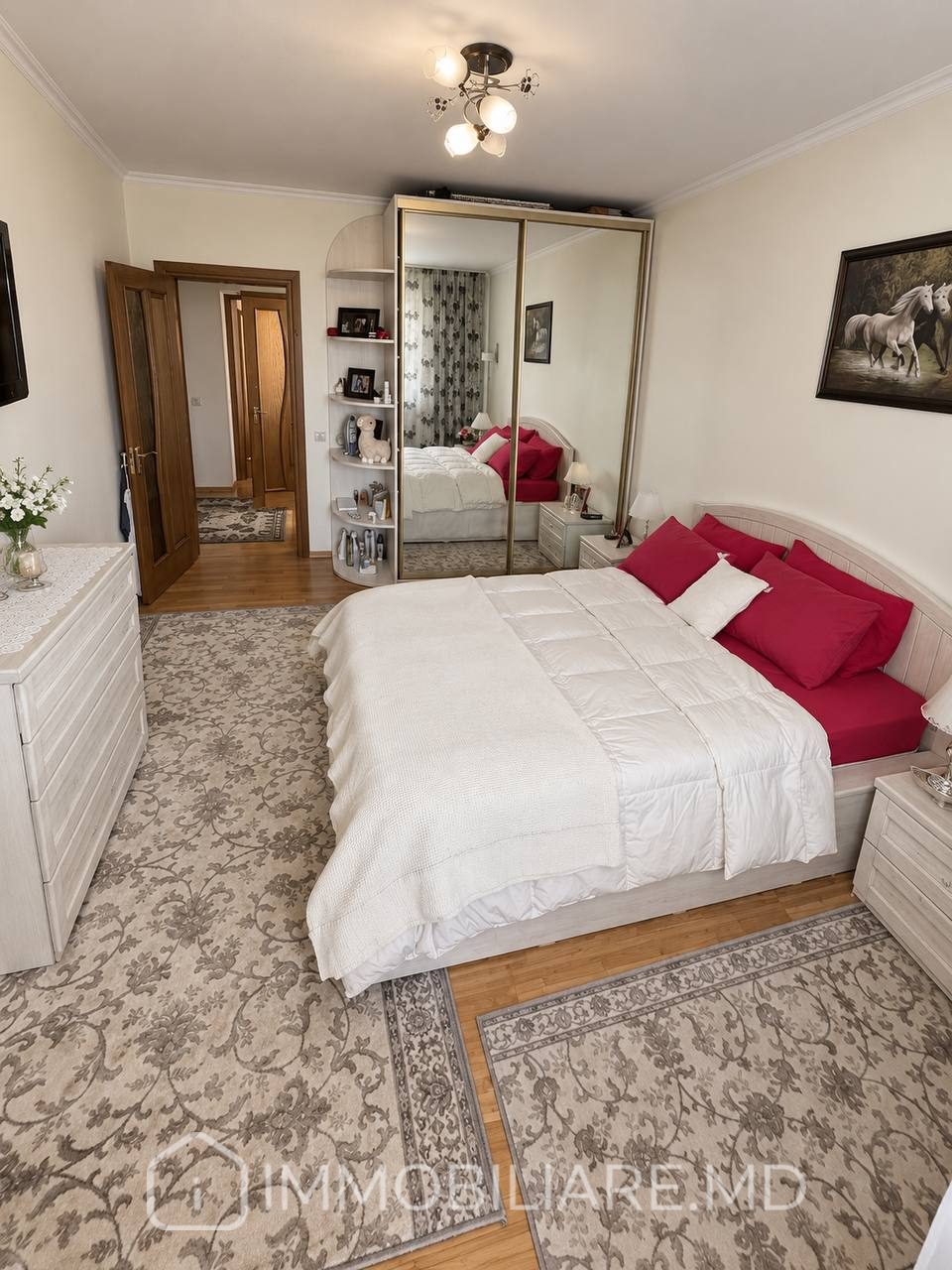 Apartament cu 3 camere, sect. Centru - Photo 1