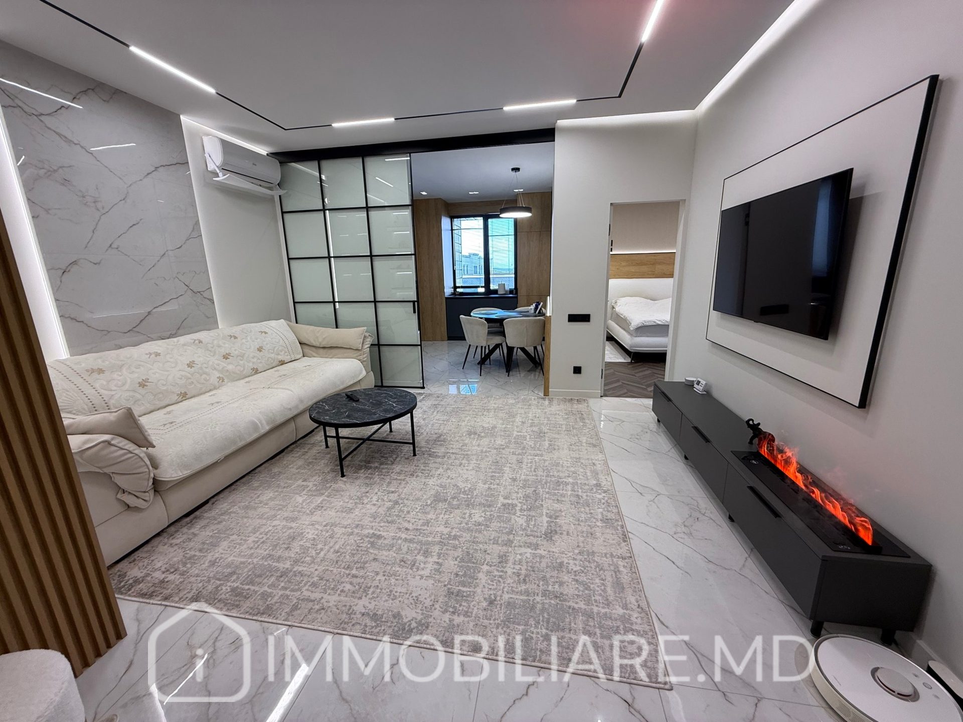 Apartament cu 3 camere, sect. Centru  - Photo 1