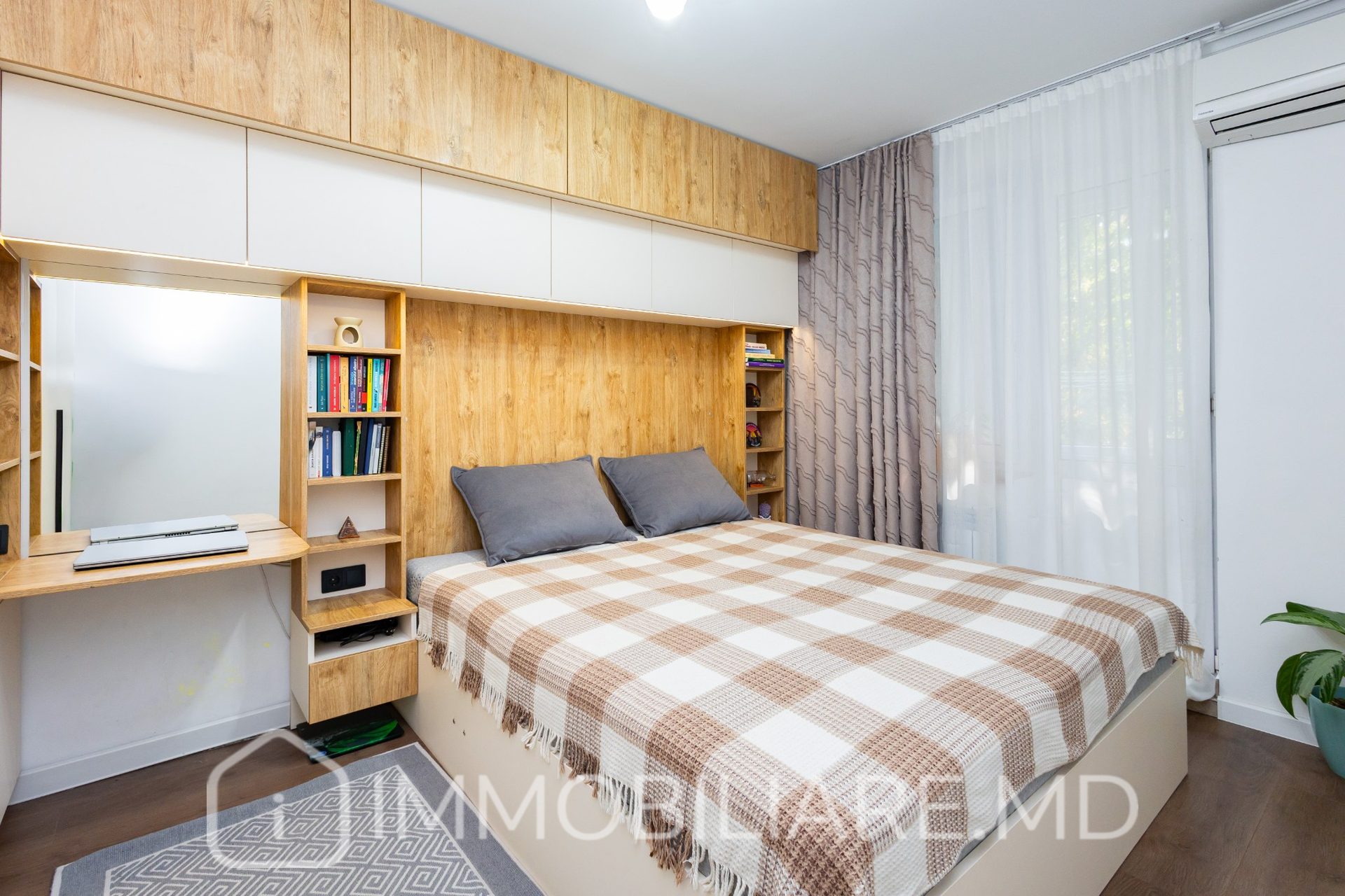 Apartament cu 3 camere, sect. Centru  - Photo 1
