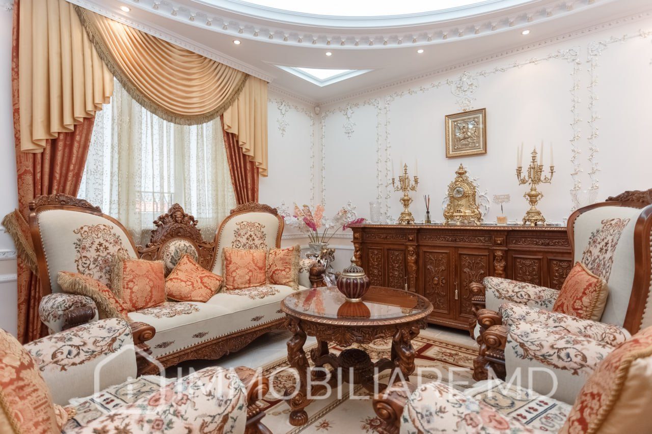 Casă cu 3 niveluri, sect. Centru - Photo 1