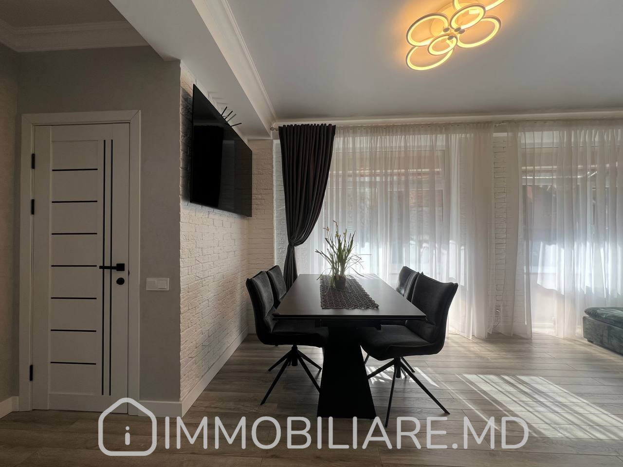 Apartament cu 2 camere, sect. Centru - Photo 1