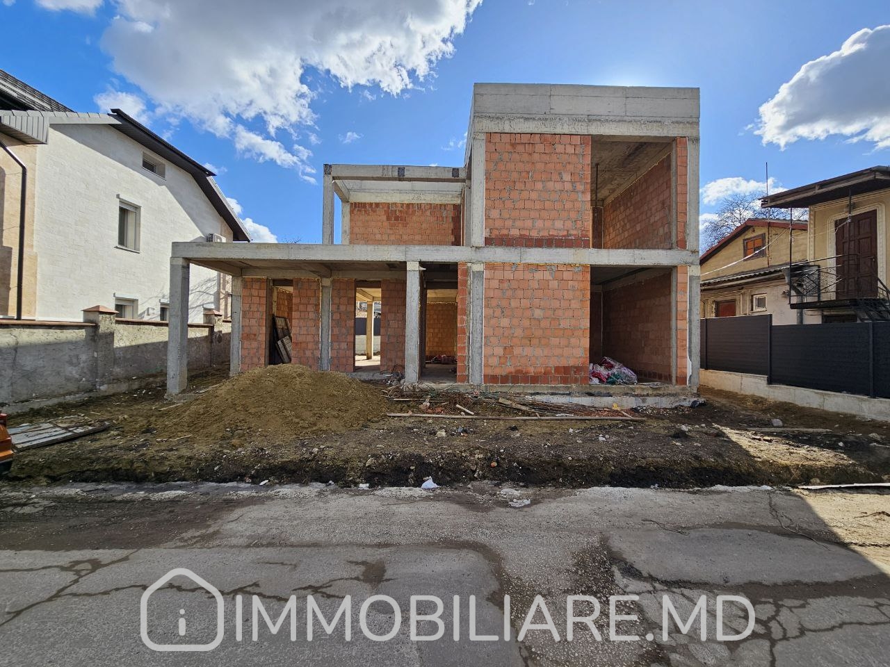 Casă cu 2 niveluri, sect. Centru - Photo 1