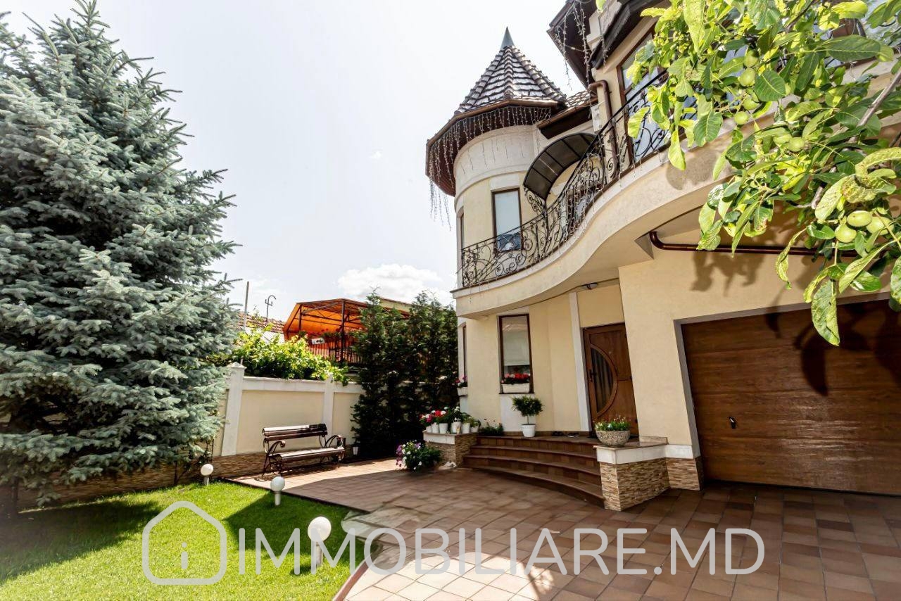 Casă cu 3 niveluri, sect. Botanica - Photo 1